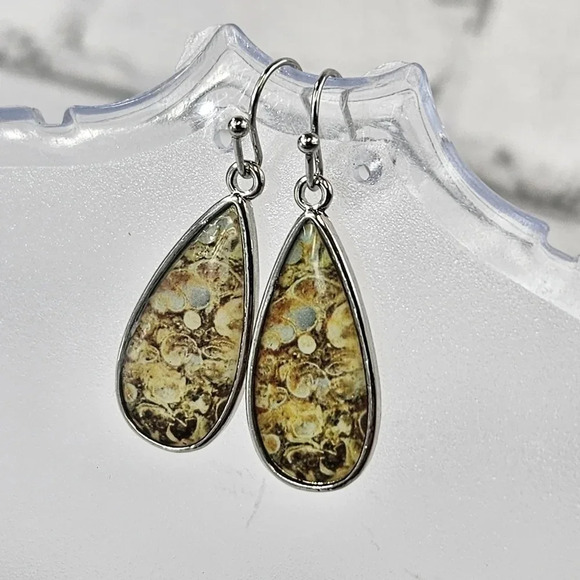 Molten Earth Women’s Small Delicate Earring Set 19 - Picture 6 of 7